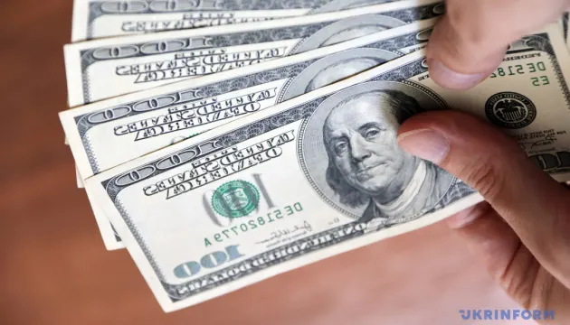 НБУ знизив офіційний курс долара до 44,60 грн: що це змінює для ваших грошей