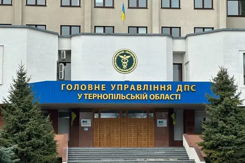 На Тернопільщині затримали заступницю начальника податкової: 75 тис. євро і 1,8 млн грн