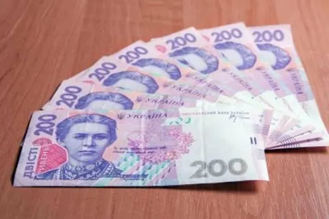 НБУ вилучає старі 200-гривневі купюри: чи треба нести їх у банк