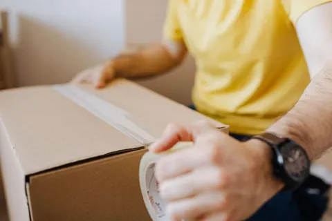 ПДВ на посилки до 150 євро: що зміниться для покупців і бюджету