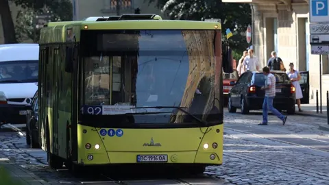 У Львові чотири автобусні маршрути змінять рух через ремонт