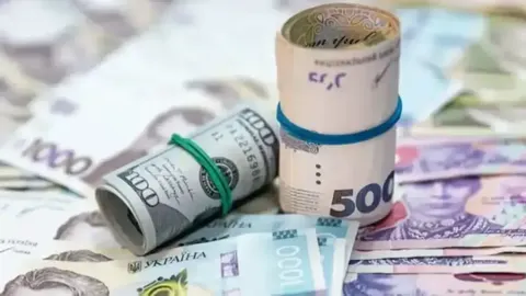 НБУ дозволив оплати за кордоном із гривневих рахунків у небанківських компаніях: