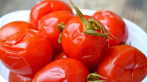 Квашені помідори на зиму: скільки коштує банка та як заощадити