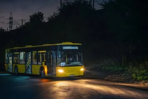 Нічні автобуси від вокзалу: як доїхати з Центрального під час комендантської години
