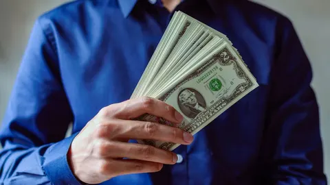 НБУ знизив курс долара до 44,60 гривні: що це означає для гаманця