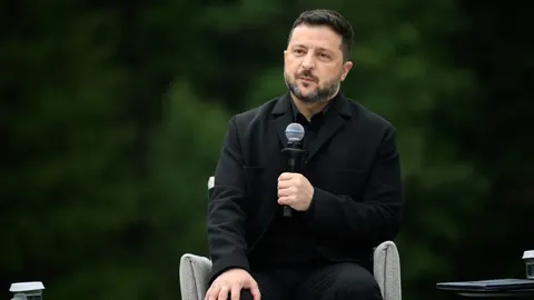Зеленський на саміті C8: на перехоплювачі «Шахедів» грошей бракує, але контракти