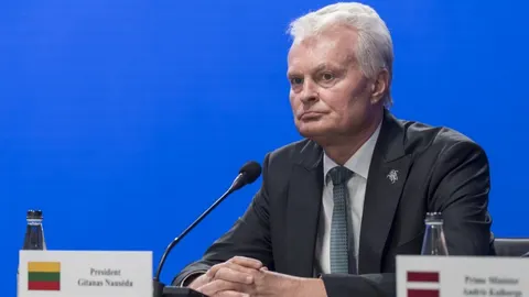 Науседа: дрони над Балтією можуть скеровувати навмисно — що це означає для регіо