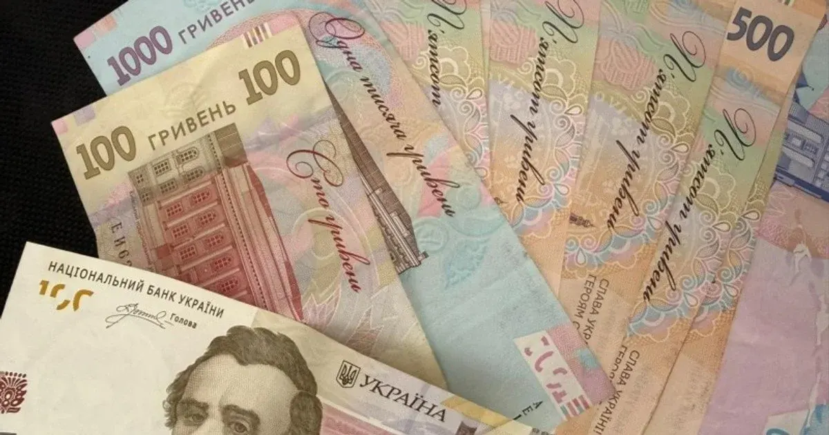 Бюджет профінансує лише три напрямки: соцвиплати, зарплати й армію