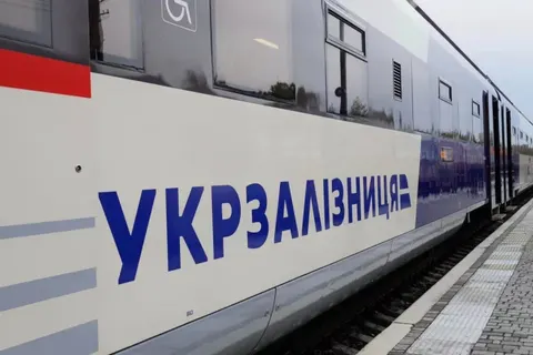 Атаки РФ затримують потяги через Чернівці: що відомо пасажирам