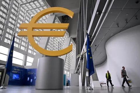 ЄЦБ підняв ставку до 2,5%: що це означає для грошей українців