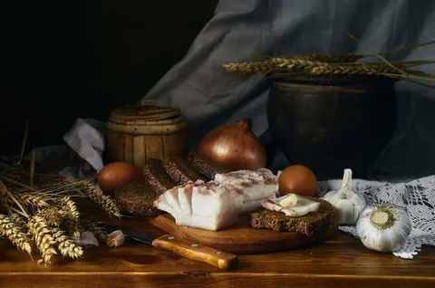 Сало в банках: як зберегти продукт без морозилки на місяці