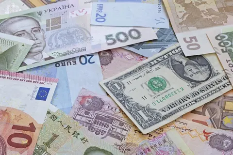 Курс валют 12 вересня: долар у обмінниках — 44,30–45,05 грн, євро — 51,40–52,45 грн