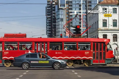 У Дніпрі 10 вересня змінили маршрути трамваїв і автобусів: скільки транспорту на лініях