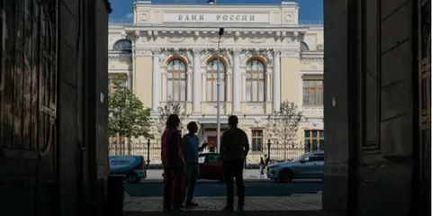 Росіяни за місяць забрали з банків $3,4 млрд: гроші ховають від Кремля