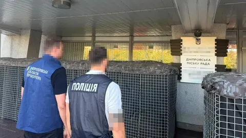 Фіктивні зарплати на 1,7 млн грн: директору КП у Дніпрі загрожує до 12 років