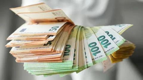 Євро наближається до 52,5 грн: що це означає для ваших грошей