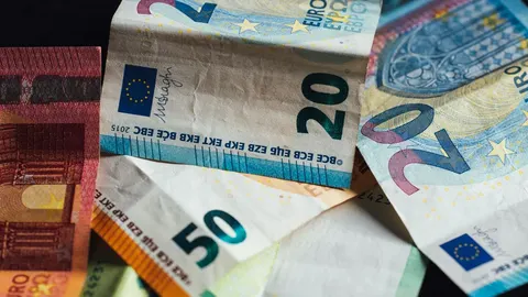 Курс валют на вихідні: долар — 44,7 грн, євро — 51,9 грн