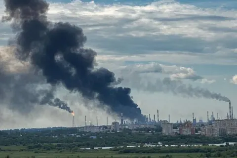 Москва визнала: НПЗ беззахисні перед дронами, економіці загрожує криза