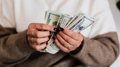 НБУ підняв курс долара до 44,71 гривні: скільки коштуватиме валюта 22 вересня