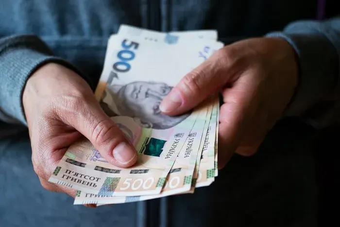 У проєкті бюджету-2027 мінімальна зарплата зросте до 9546 гривень