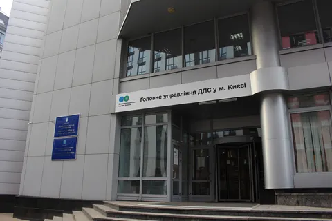 Що насправді бачить податкова: кордон, банки, пошта