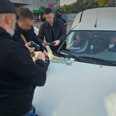 НАБУ затримало податківців Тернопільщини: 75 тис. євро хабарів від бізнесу