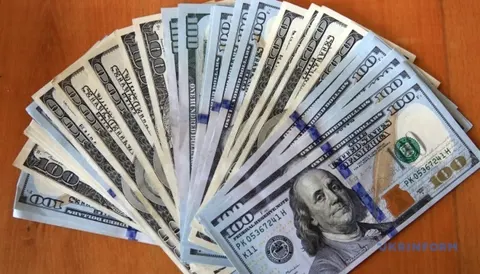 НБУ підвищив курс долара до 44,64 грн: скільки коштує валюта в банках