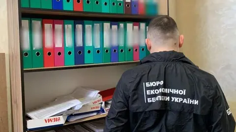 БЕБ викрила мережу конвертцентрів з обігом 23,5 млрд грн: бюджет міг втратити 3